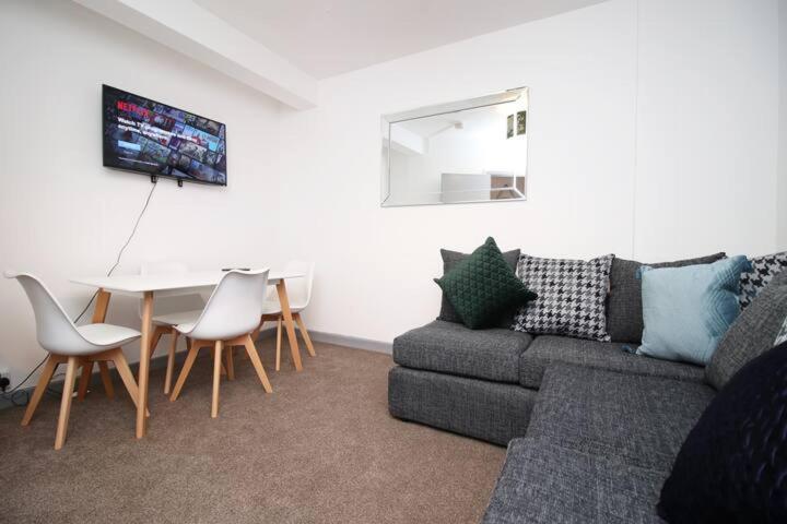City Centre, Parking, Smart Tv'S In All Rooms Swansea Esterno foto