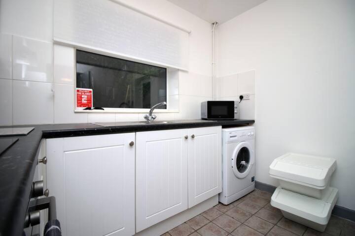 City Centre, Parking, Smart Tv'S In All Rooms Swansea Esterno foto