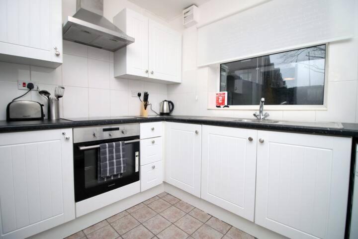 City Centre, Parking, Smart Tv'S In All Rooms Swansea Esterno foto